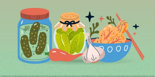 Deux pots de cornichons, un bol de kimchi et deux baguettes, un piment fort, un bulbe d’ail.